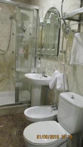 Łazienka w obiekcie Hotel Playa Samil Vigo