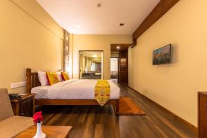 Letto o letti in una camera di Hotel Mala Pokhara