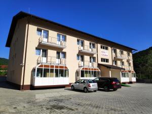 Budova, kde se hostel nachází + 7 fotografií
