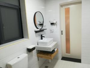 A bathroom at A&G Apartment