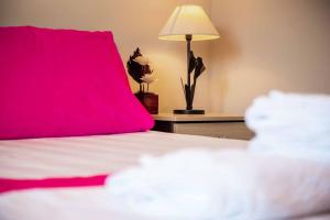 Postel nebo postele na pokoji v ubytování Villa Irida Apartments Agios Spyridonas Peritheia