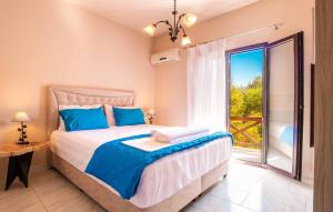 Postel nebo postele na pokoji v ubytování Villa Irida Apartments Agios Spyridonas Peritheia