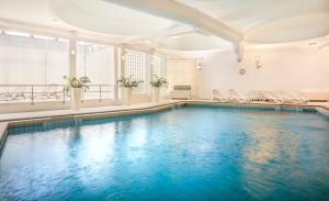 Bazén v ubytování Maistra Select Pineta Hotel nebo v jeho okolí