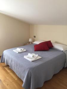 a bedroom with a large bed with towels on it at Bed&Breakfast Riccio&Lella in Fiumicino