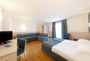 Giường trong phòng chung tại Caravel Bike Hotel