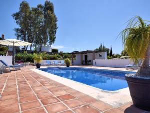 Bazén v ubytovaní Villa in Sayalonga with Private Pool alebo v jeho blízkosti