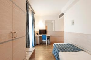 Giường trong phòng chung tại Caravel Bike Hotel