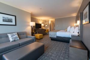 Khu vực ghế ngồi tại Best Western Premier Airport/Expo Center Hotel +56 ảnh