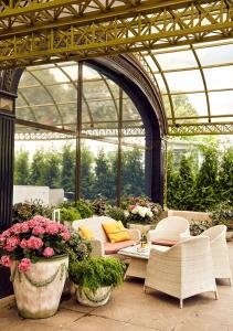 a garden filled with lots of plants and flowers at InterContinental - Kyiv, an IHG Hotel in Kyiv
