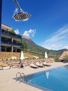 Nespecifikovaný výhled na hory nebo výhled na hory při pohledu z hotelu