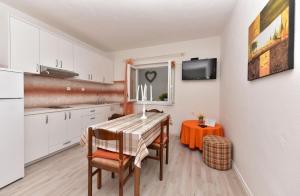 Kuchyňa alebo kuchynka v ubytovaní Apartment Sofija