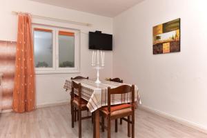 TV a/nebo společenská místnost v ubytování Apartment Sofija