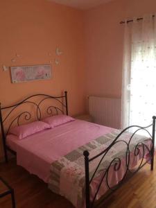 A bed or beds in a room at Seaside family Apartment in Paralia Dionisiou