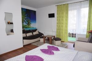 A bed or beds in a room at Hotel Guľa