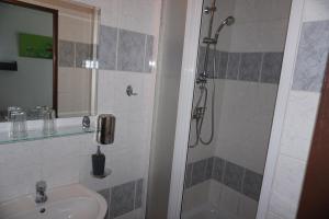 A bathroom at Hotel Guľa