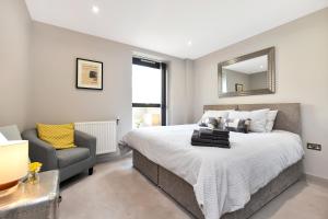Ένα ή περισσότερα κρεβάτια σε δωμάτιο στο Esquire Apartments Ealing