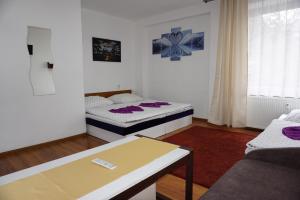 A bed or beds in a room at Hotel Guľa