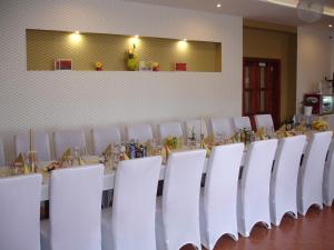 A restaurant or other place to eat at Hotel Guľa