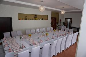 A restaurant or other place to eat at Hotel Guľa