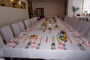 A restaurant or other place to eat at Hotel Guľa