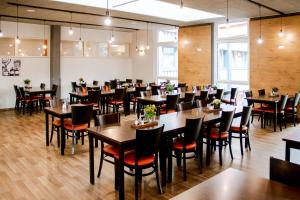 a dining room filled with tables and chairs at Orange Hotel und Apartments in Neu-Ulm