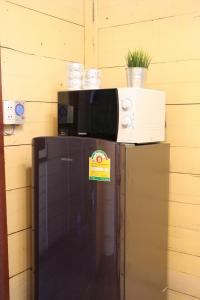 Kuchyň nebo kuchyňský kout v ubytování Baankhon Private room in Thai house Check in by yourself code inbox Adult Only