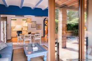 a living room and dining room with a blue ceiling at Sa Vaqueria in Porto Cristo