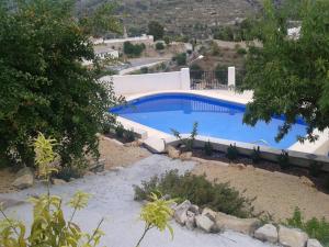 a large blue swimming pool in a yard at Alojamientos Turisticos Isa i Toni in Sella