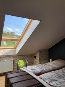 a bedroom with a bed and a large window at Schöne Ferienwohnung DG in Eisenach