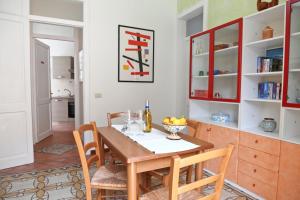 a dining room with a wooden table and chairs at Garibaldi B&B in Cefalù