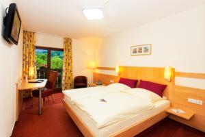 מיטה או מיטות בחדר ב-Hotel Waldesruh