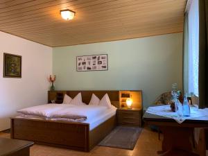 A bed or beds in a room at Hohe Tanne