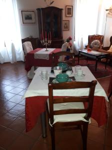 a dining room with a table and chairs with candles at B&B Da Time in Vittorio Veneto