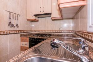 Kuchyňa alebo kuchynka v ubytovaní HomeHolidaysRentals Vall III