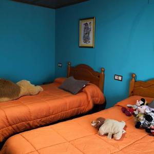 a bedroom with two beds with stuffed animals on them at Casa Nueva in Salas