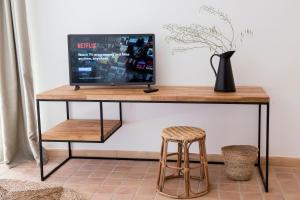Telewizja i/lub zestaw kina domowego w obiekcie Curolla Petit Hotel