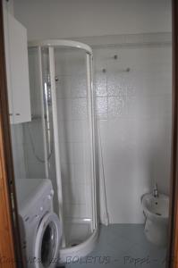 Et badeværelse på Casa vacanze Boletus + 39 billeder