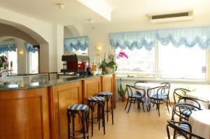 Reštaurácia alebo iné gastronomické zariadenie v ubytovaní Hotel Bellavista