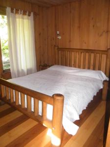 Ένα ή περισσότερα κρεβάτια σε δωμάτιο στο Cabañas vacacionales Lefincul
