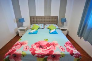 Postel nebo postele na pokoji v ubytování LUXURY APARTMENT KALA 2