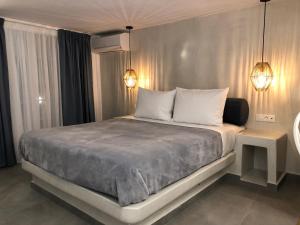 Ein Bett oder Betten in einem Zimmer der Unterkunft Galatia Villas