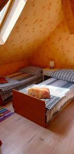 Katil atau katil-katil dalam bilik di Agroturystyka