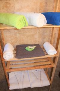 A bed or beds in a room at 360 Panorama House - Gazing at Horizon and the Stars of the Galaxy in the night - Fresh Cool breeze most of the time - just 7 min from the beach