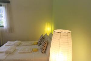 A bed or beds in a room at 360 Panorama House - Gazing at Horizon and the Stars of the Galaxy in the night - Fresh Cool breeze most of the time - just 7 min from the beach