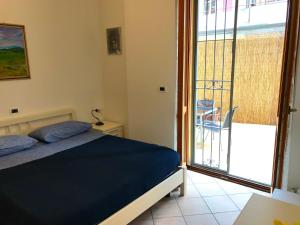 a bedroom with a bed and a balcony at Casavacanze estate 1 in San Benedetto del Tronto