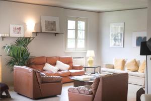 a living room with a couch and a table at Relais Villa Isabel in Pietrasanta