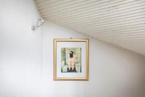 a picture of a dog on a wall at Relais Villa Isabel in Pietrasanta