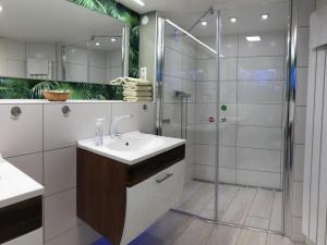 Kylpyhuone majoituspaikassa Ferienwohnung Baer