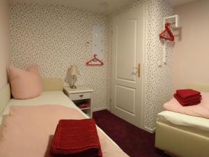 Cama ou camas em um quarto em Ferienwohnung Baer