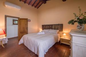 A bed or beds in a room at Casa delle rose